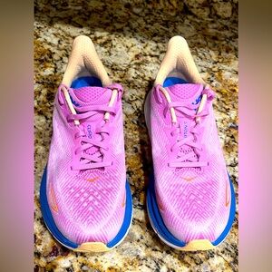 Hoka Women’s Clifton 9 Running Shoes Cyclaman and Sweet Lilac Colorway size 9B